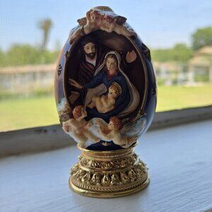 House of Fabergé Nativity Egg – Hand-Painted Porcelain Figurine with Gold Base ✨